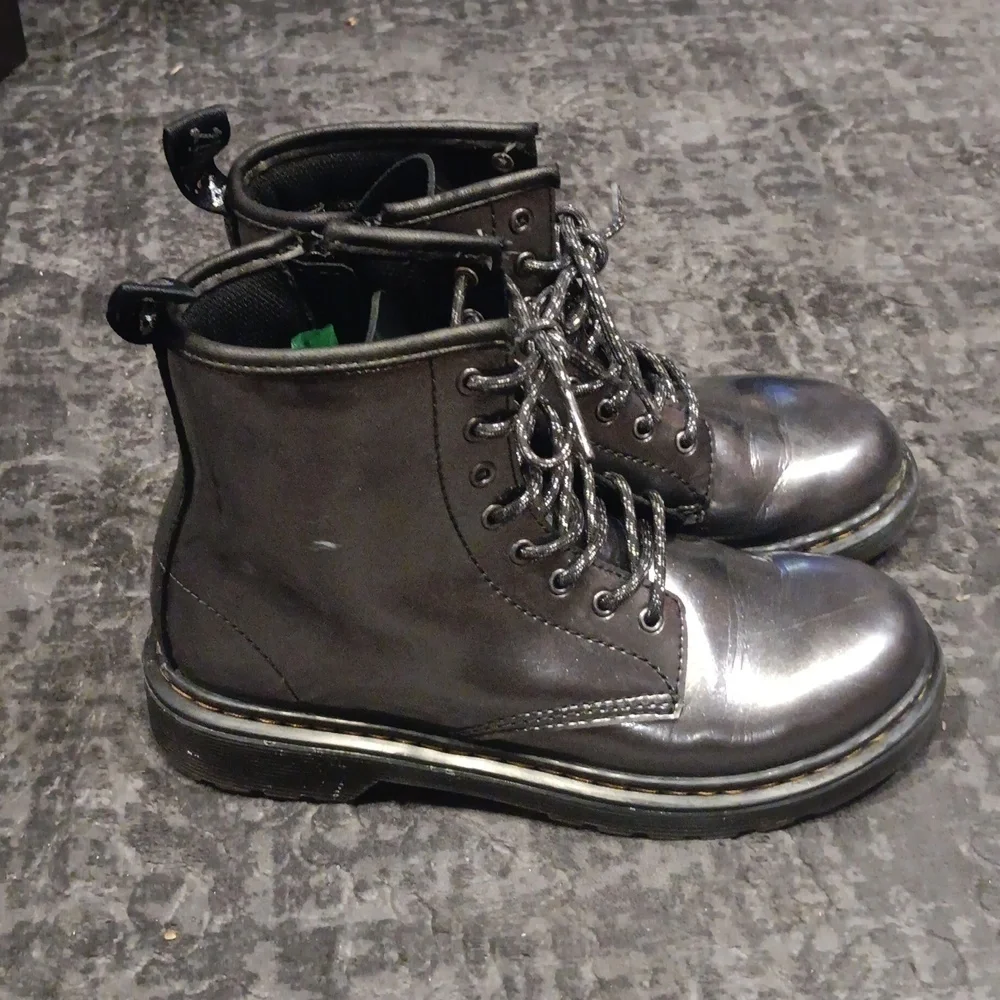 Doc Martens Metallic Lace Up Boot ~ size 4m women 35